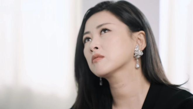 朱珠自曝因疫情选择结婚生子,近照曝光颈纹吓人,疑生育后未恢复 1 20221221 01
