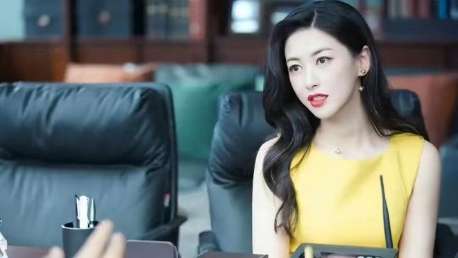 朱珠自曝因疫情选择结婚生子,近照曝光颈纹吓人,疑生育后未恢复 7 20221221 07