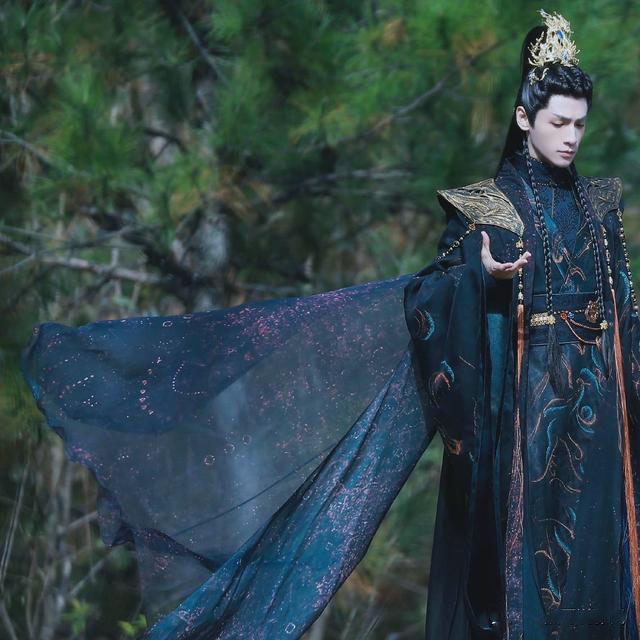 《长月烬明》和《玉骨遥》同时播出,你觉得谁会更胜一筹? 5 20230330 05
