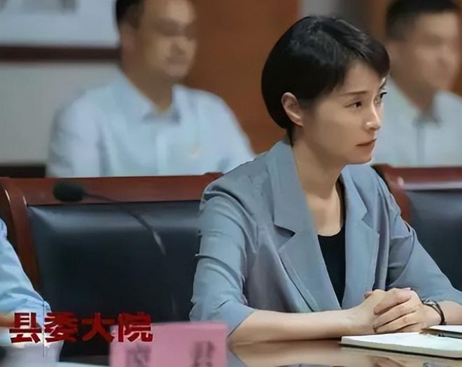白玉兰视后竞争激烈,殷桃海清争锋,网友:赵丽颖不拿奖就是黑幕 16 20230407 17
