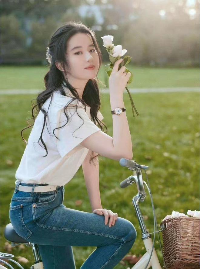 刘亦菲新剧《玫瑰故事》宣启,男主阵容让人期待! 1 20230515 01